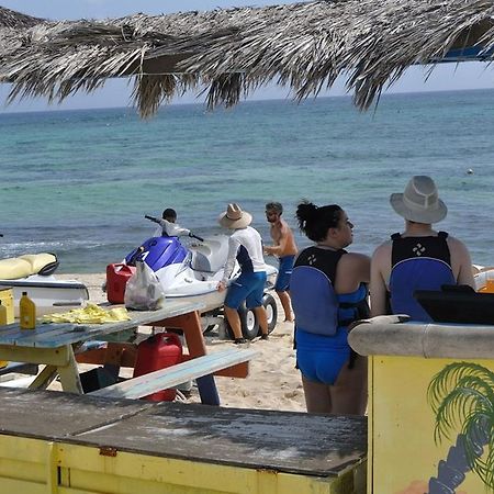 Castaways Cayman Beach Resort Grand Cayman Eksteriør billede