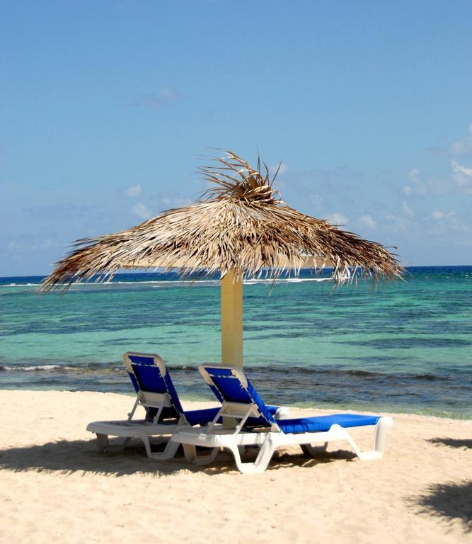 Castaways Cayman Beach Resort Grand Cayman Eksteriør billede